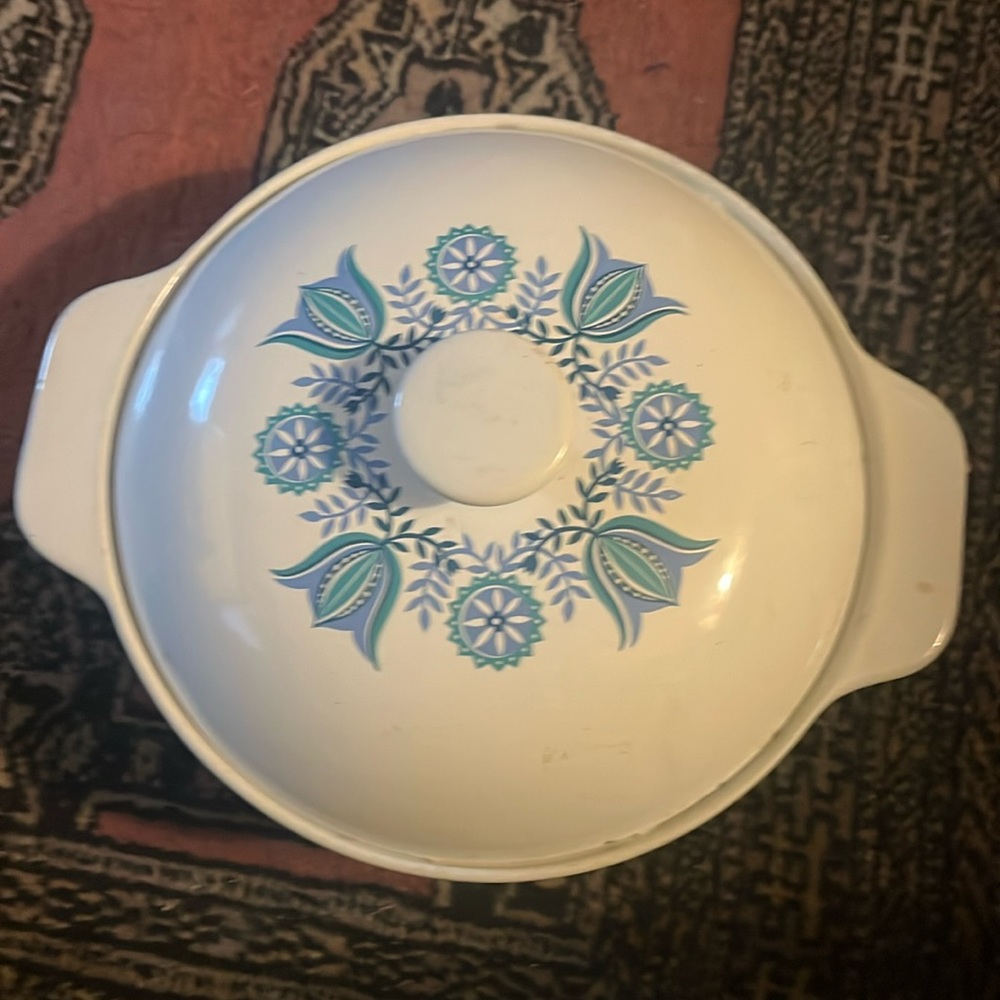 ANTIQUE CASSEROLE DISH WITH COVER PRIZER-WARE!